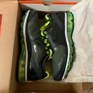 New Nike Men’s Air Max + 2010